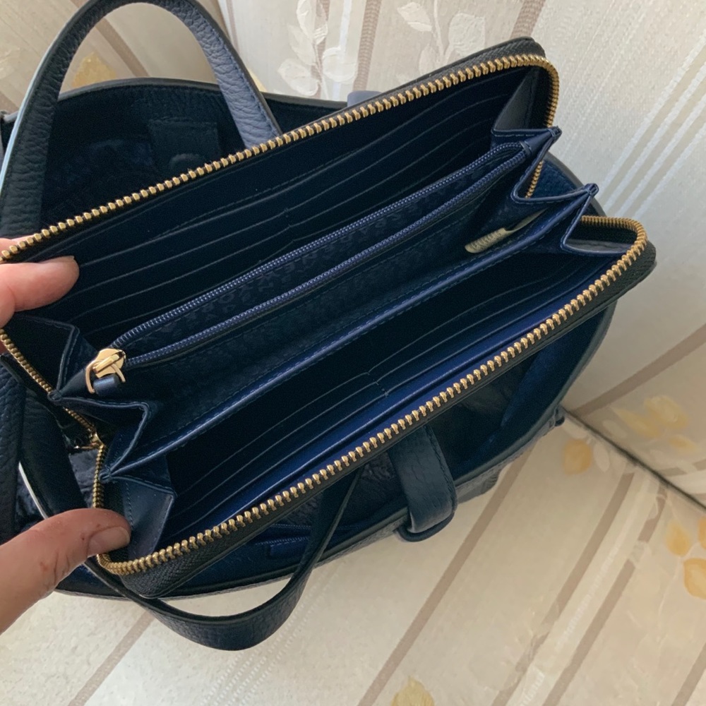 ♠️kate spade Lg Leather Tote w/ wallet♠️. EUC - Picture 4 of 10